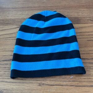 Carbon Elements Youth Reversible Black & Blue Beanie

Size Youth

NWT
